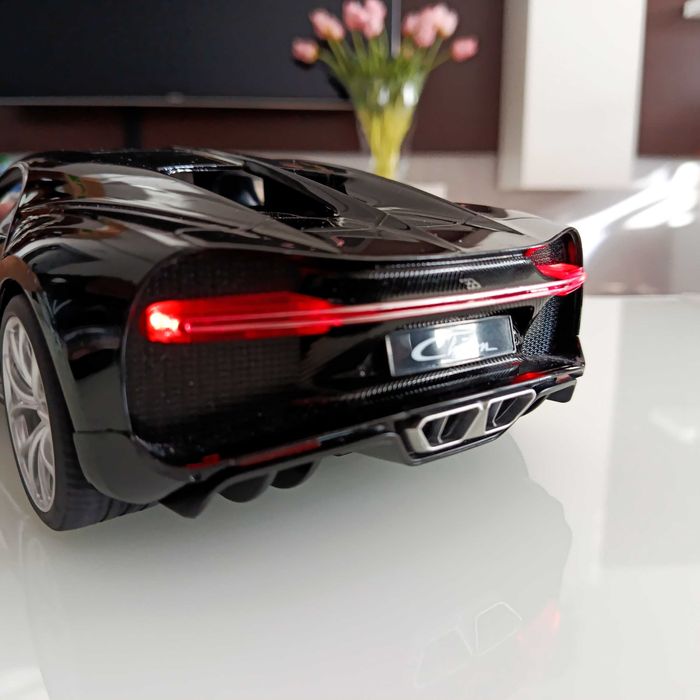 Duży samochód na sterowanie Bugatti Chiron, scala 1:14, światła