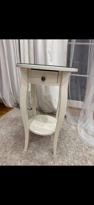 Stolik okragly bialy