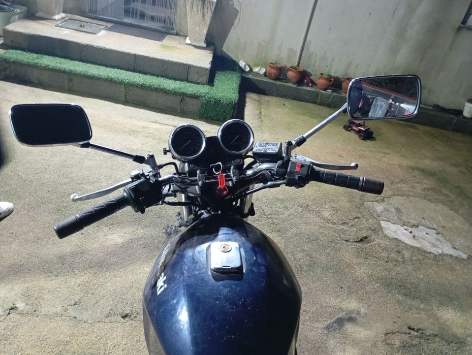 Vendo a moto às peças