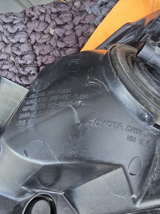 Фара Toyota prius 30 оригинал