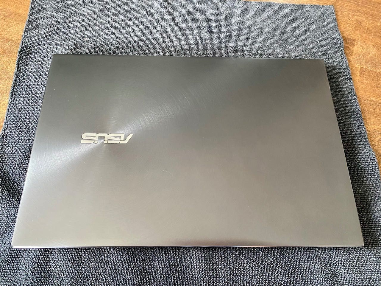 w idealnym stanie - laptop ASUS UX325E, i5, 512GB SSD, 16GB RAM, OLED