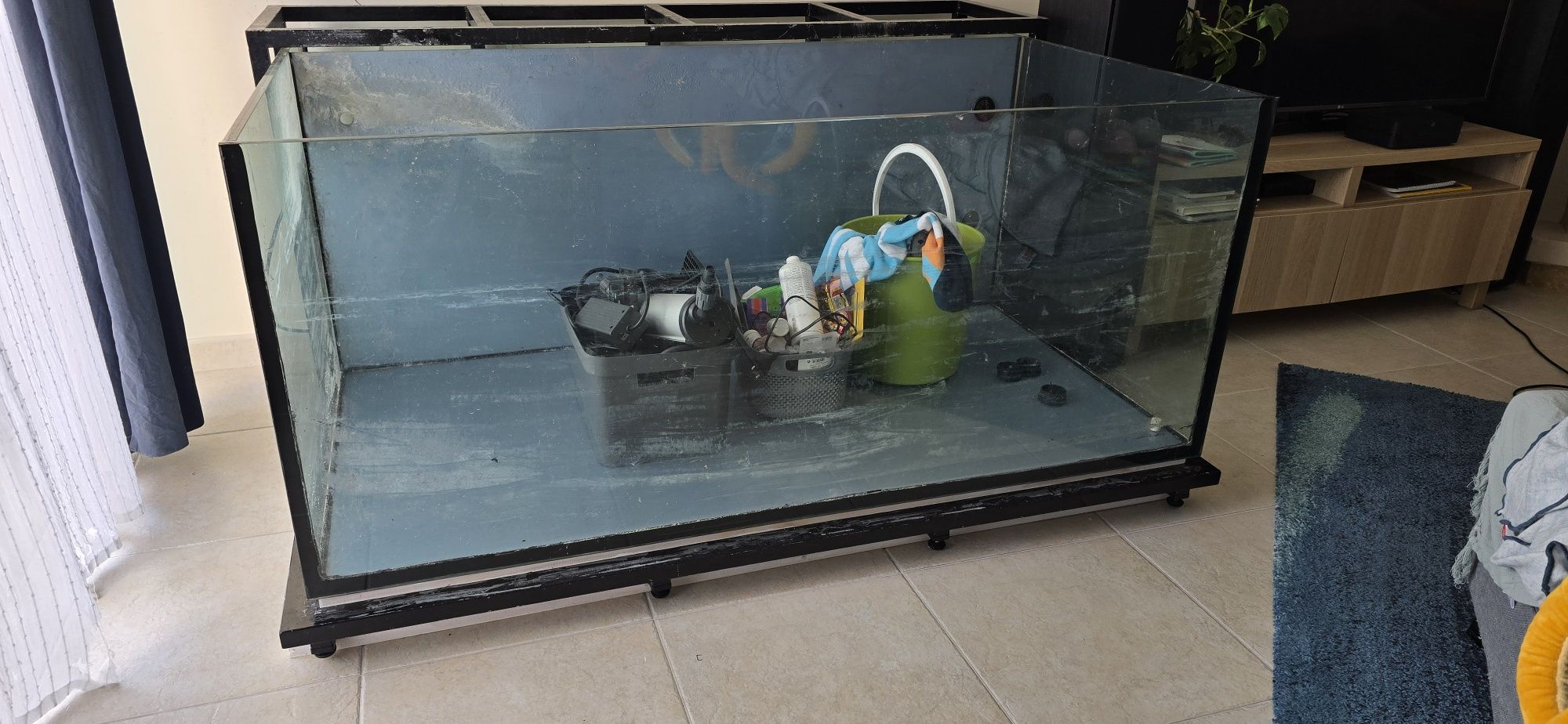 Aquario 1000L com suporte metal