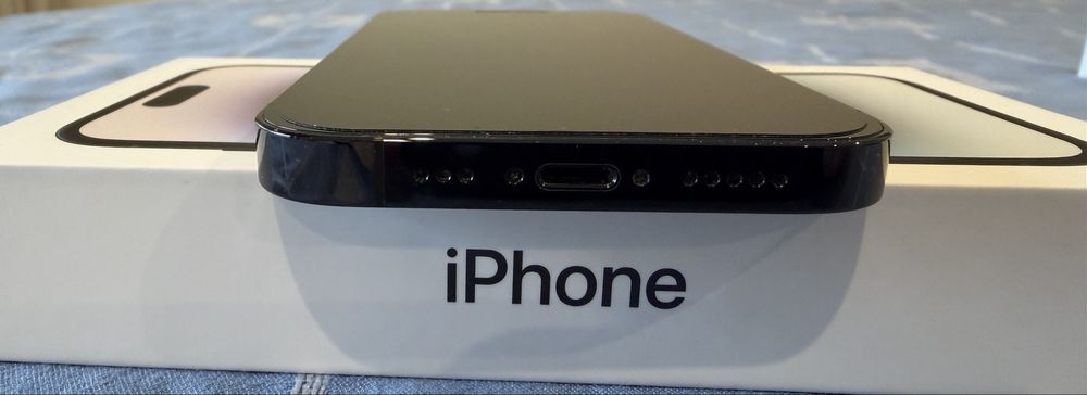 IPhone 14 Pro preto com pelicula e capa