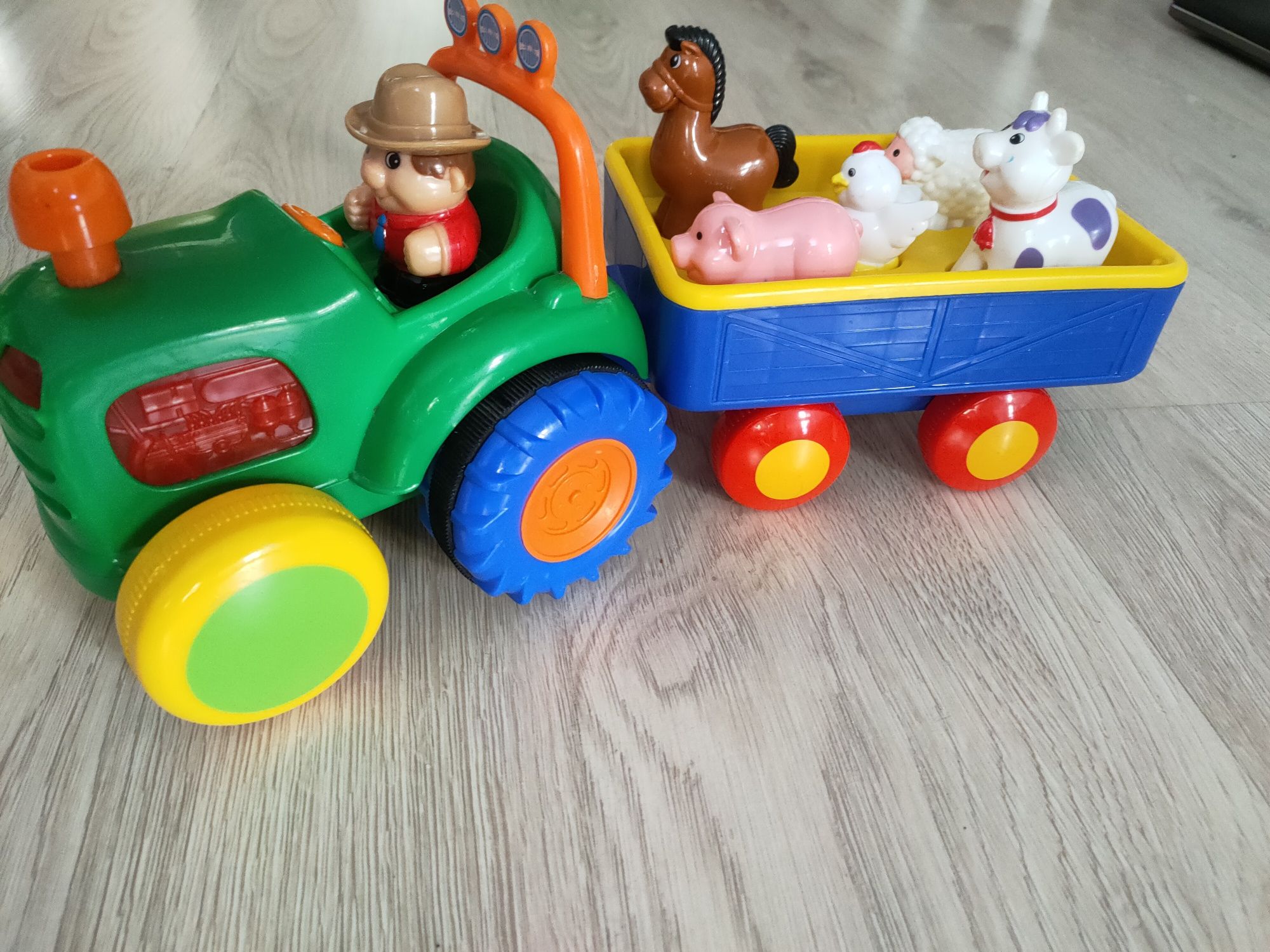 Pan dumelek, interaktywny traktor ze zwierzętami