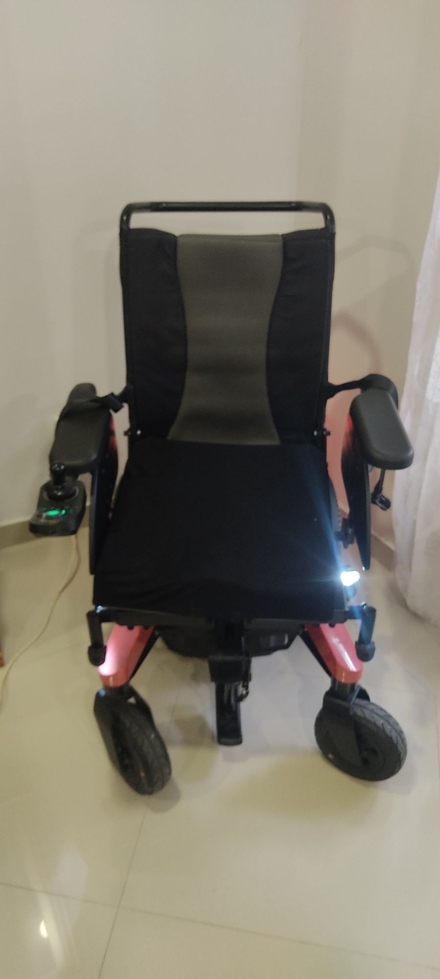 Cadeira de rodas elétrica invacare