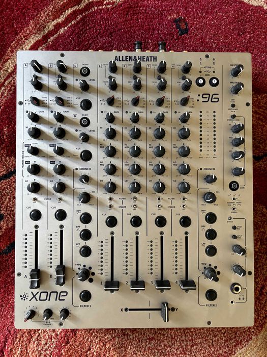 Dj Mixer Allen and Heath Xone 96