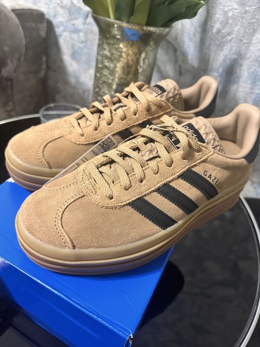 Продаю нові  кросівки adidas оригінал