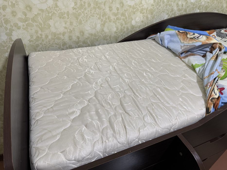 Ліжко дитяче. Ліжко-чердак з матрацом