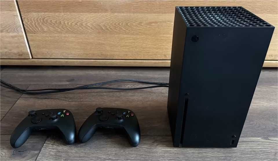 X Box Series X + 2 TB  SSD+ 2 Kontrolery