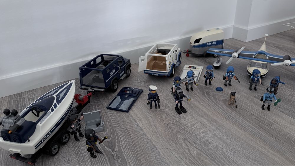 Playmobil varias figuras e veiculos Policia