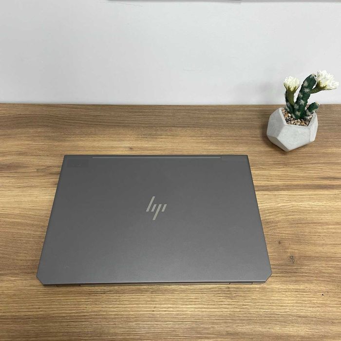 HP ZBook Studio G5 i7-9750H 16 GB 512 GB P1000 Mobile Klasa A-