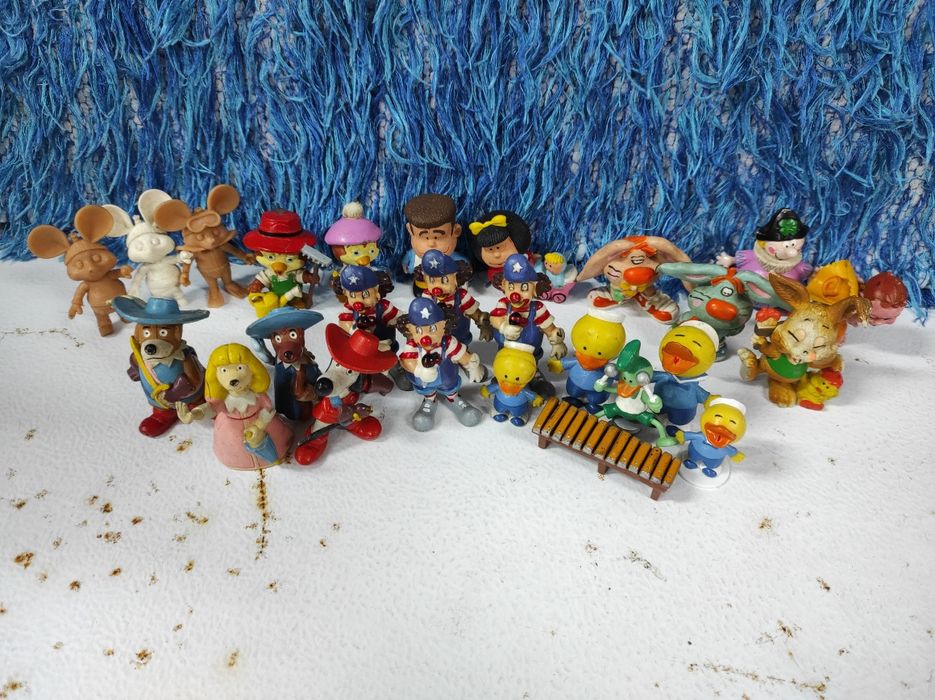 Figuras (pvc/vintage)- Disney/ Garfield/ Dartacão/ Batatoon/ Doraemon