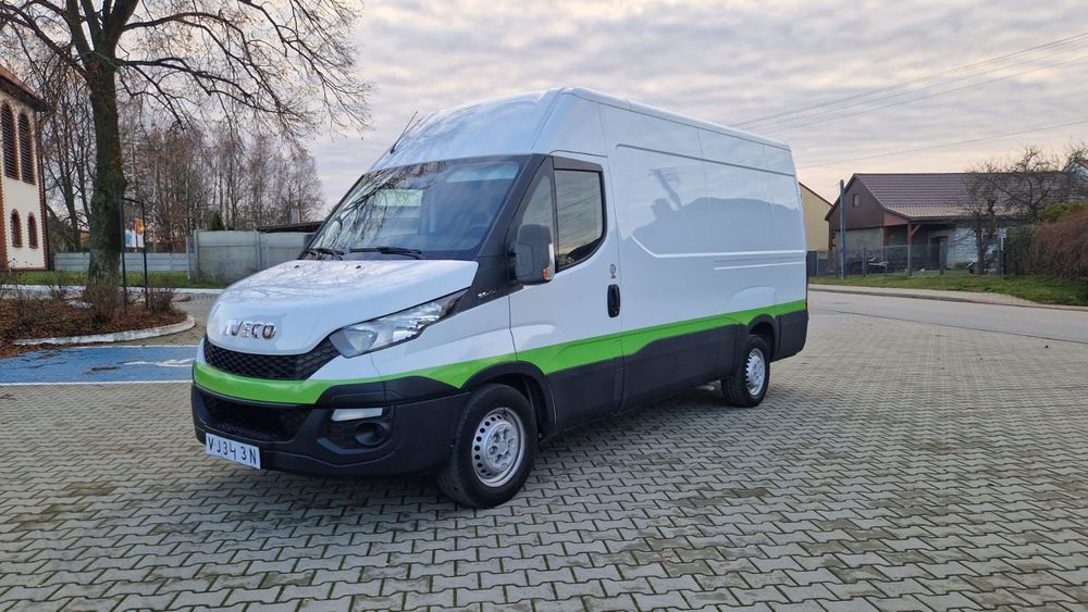 Iveco DAILY 35-130  2.3HPI 130KM Klimatyzacja Elektryka Tempomat Furgon 3os. Hak Serwis