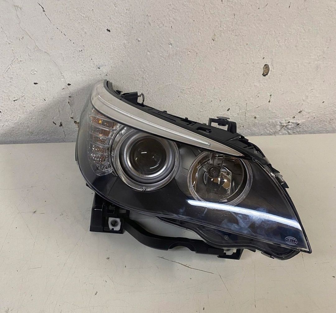 Hella 1EL 009 ,449-021 Reflektor bmw E60 e61 Lampa prawy przód okazja