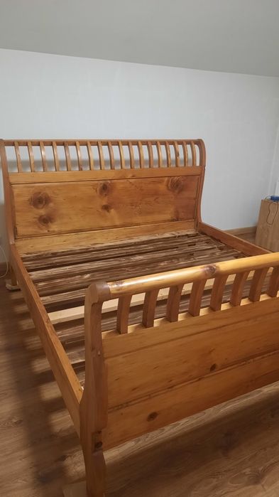 Двоспальне ліжко з масиву тікового дерева