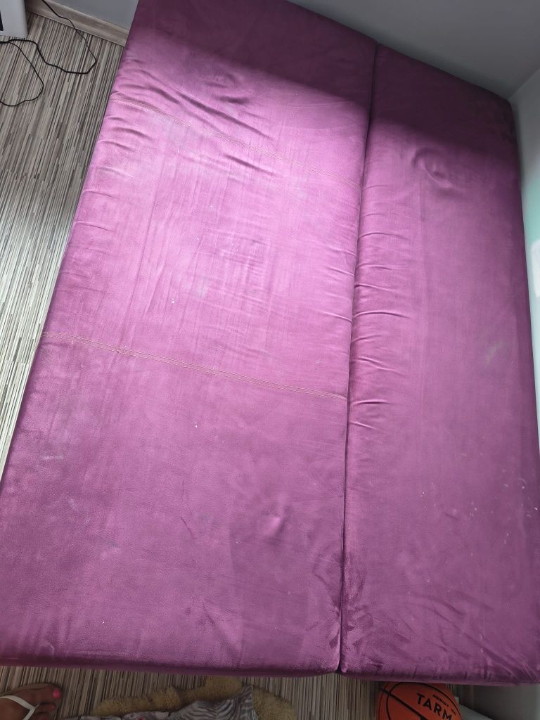 Sofa rozkładana z pojemnikiem na pościel