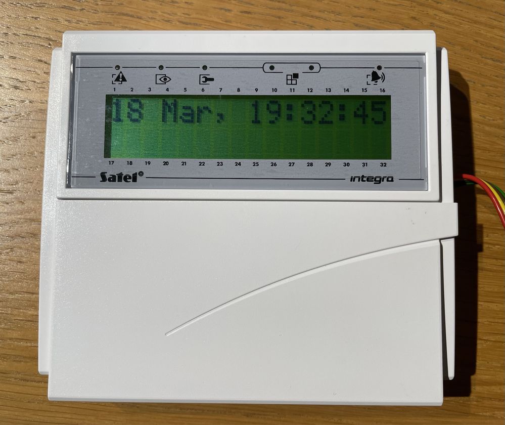 Centrala Satel Integra 24 + manipulator INT-KLCD + akumulator 1,2 Ah