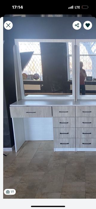 Шкаф дзеркало перукарський офісний