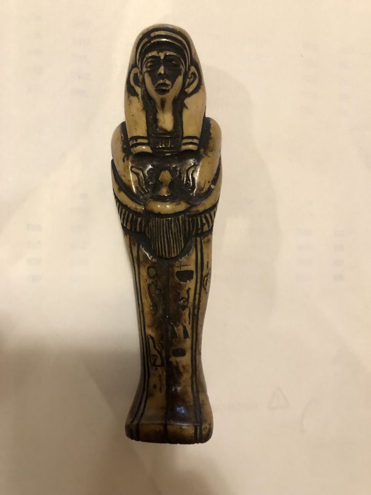 stara figurka egipskiego faraona