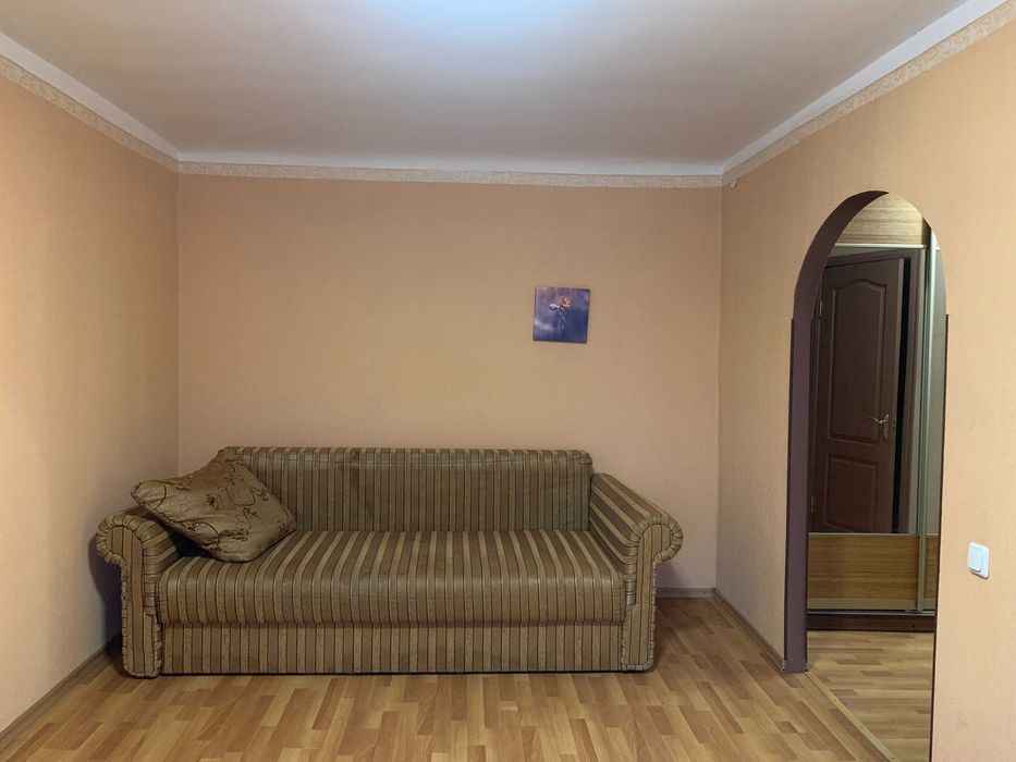 Соц.місто. Поряд з ринком