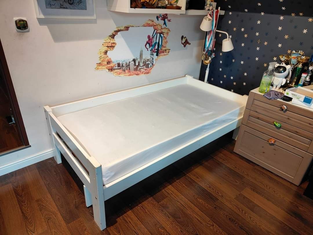 Łóżko o wym. 152x78 cm + materac gratis
