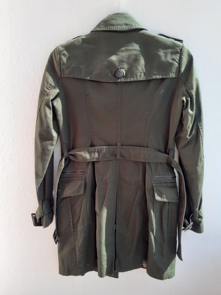 Gabardina verde - stradivarius tamanho M