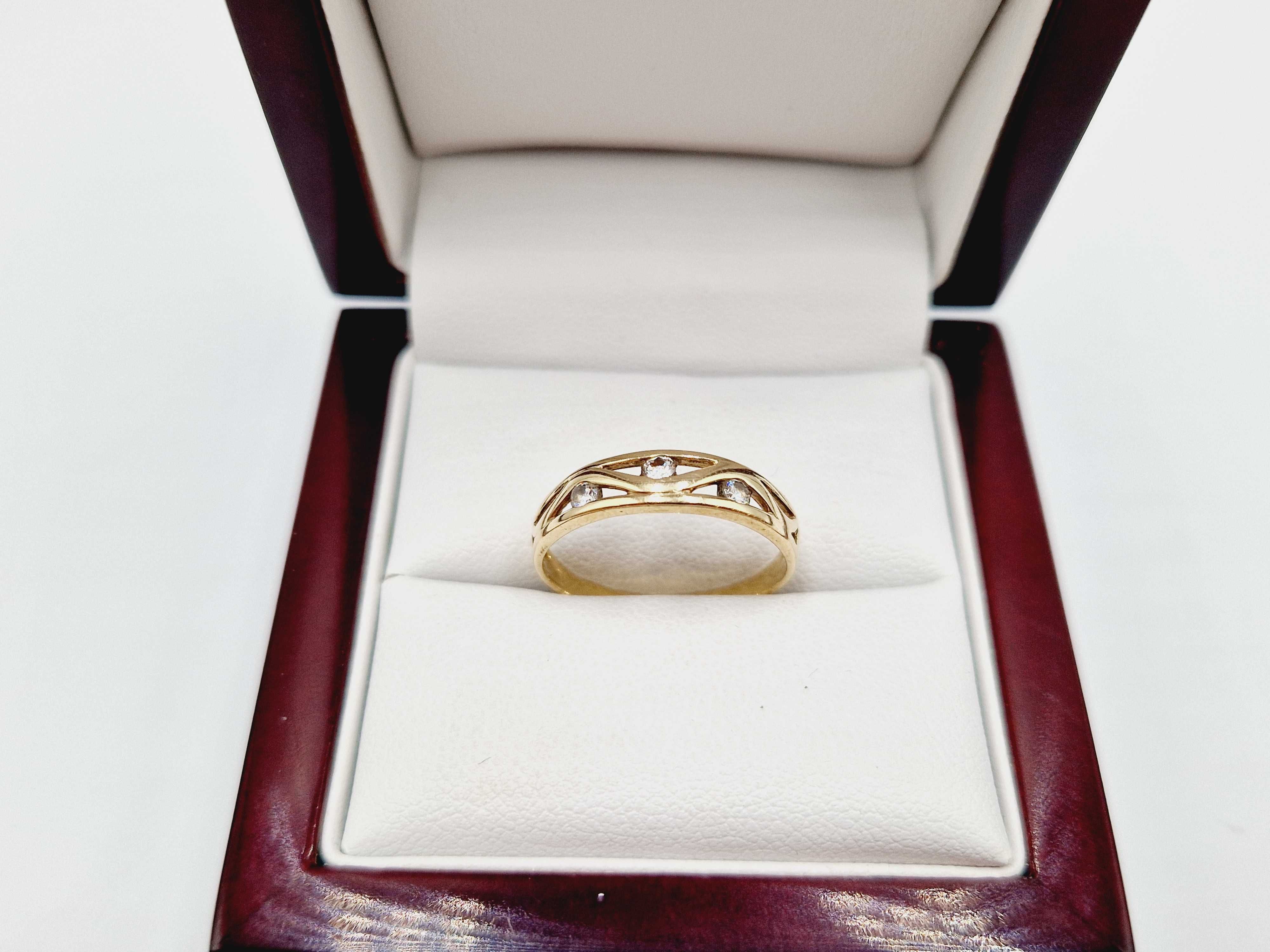 Śliczny złoty pierścionek 1,53 g PR.333 8K R.16