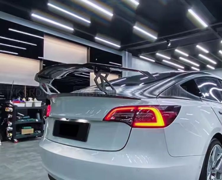 Aleiron spoiler tesla