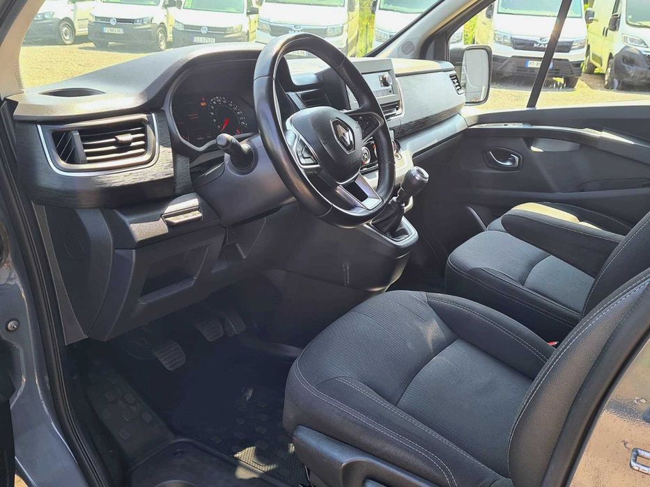 Na wynajem Renault Trafic bus 9-osobowy - ICD Auto Kęty