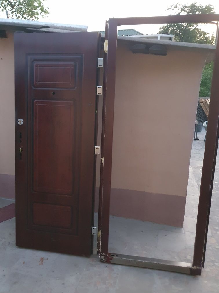 Продам двери вхідні