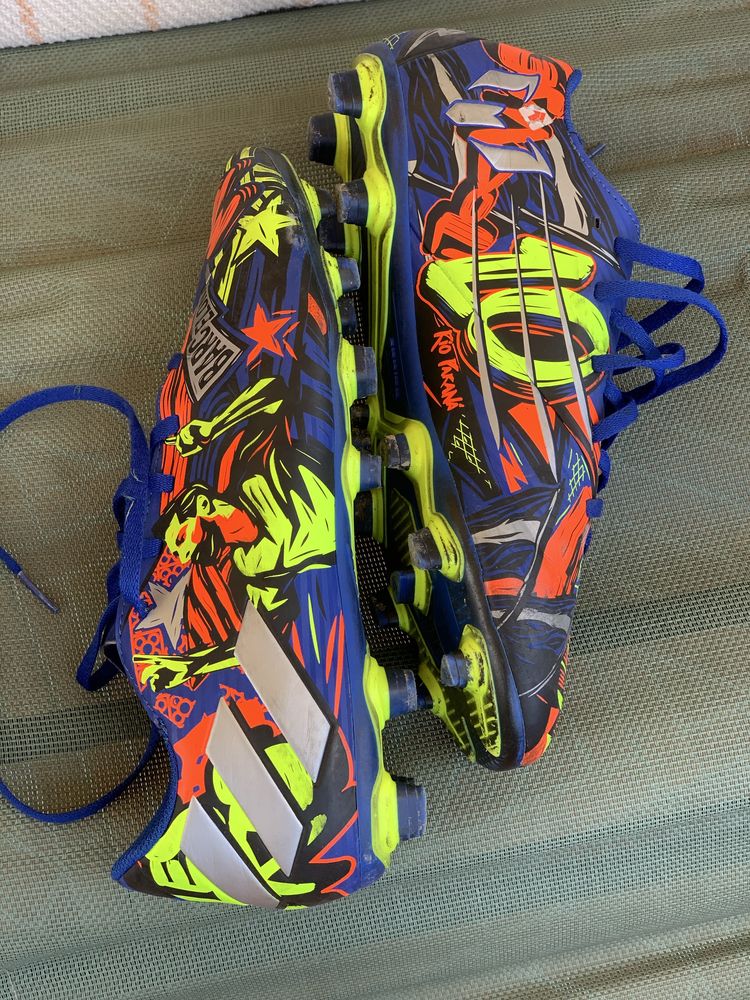 Tenis futebol ………………….