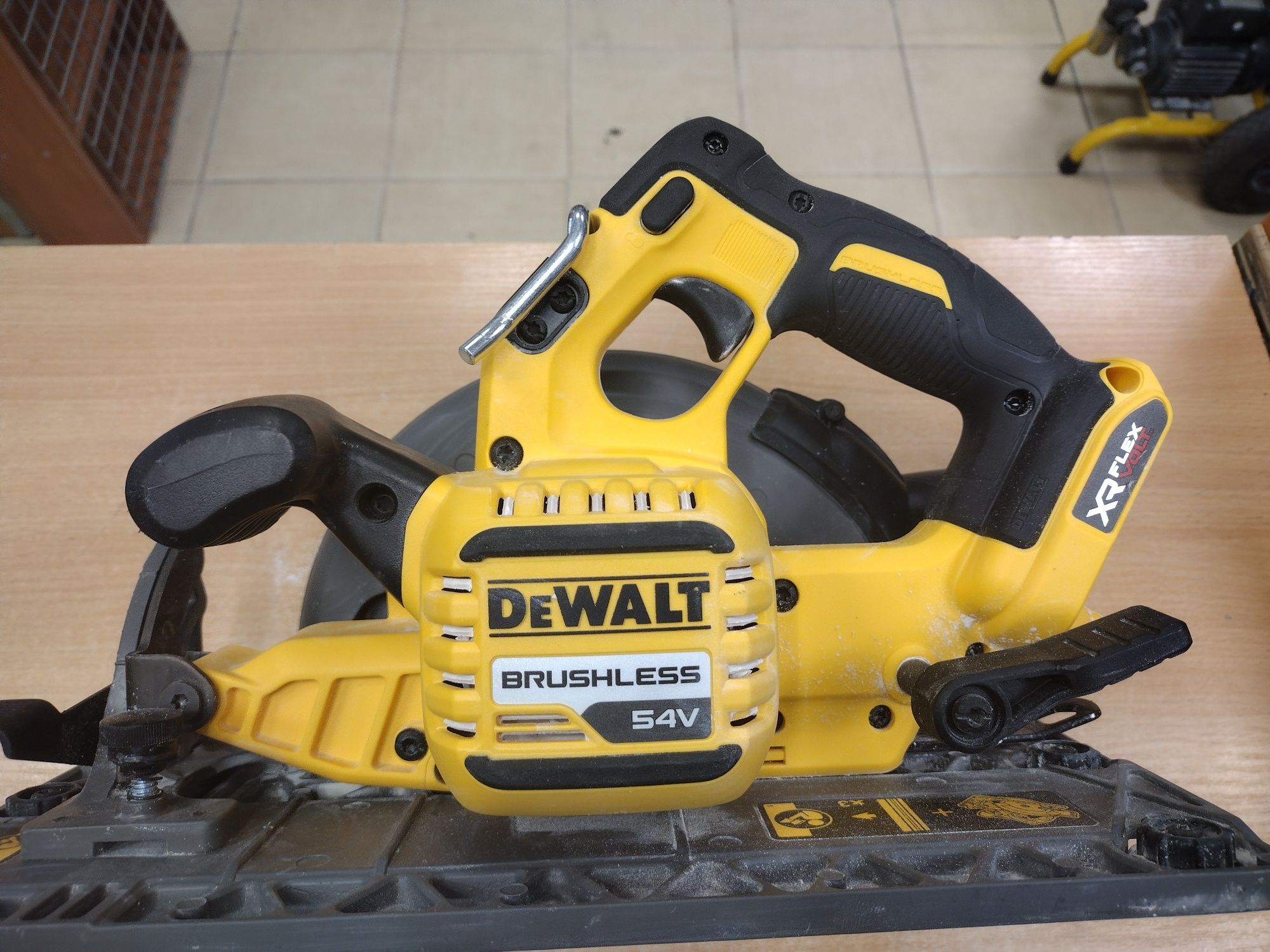 Pilarka tarczowa DeWALT DCS579 -Komis MADEJ skup-sprzedaż Dębica