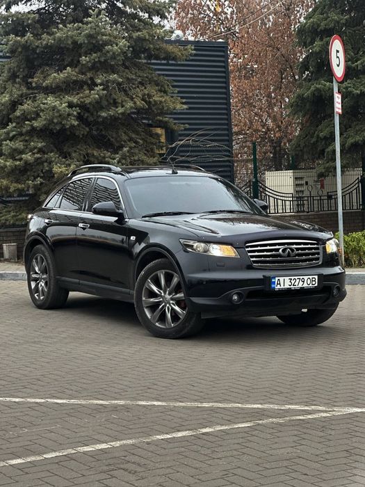 Infiniti FX35 rest