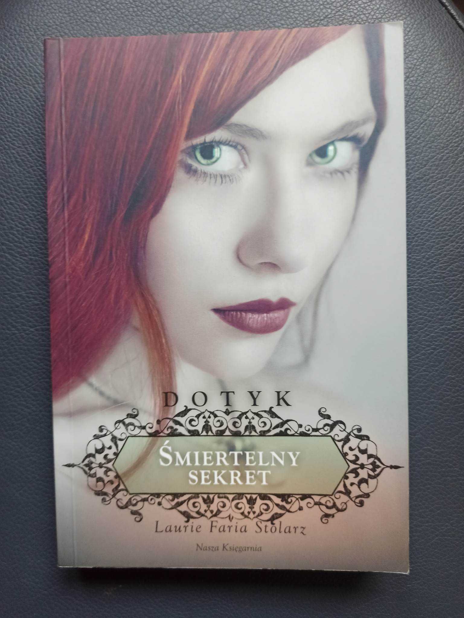 Książka Laurie Faria Stolarz - Śmiertelny sekret