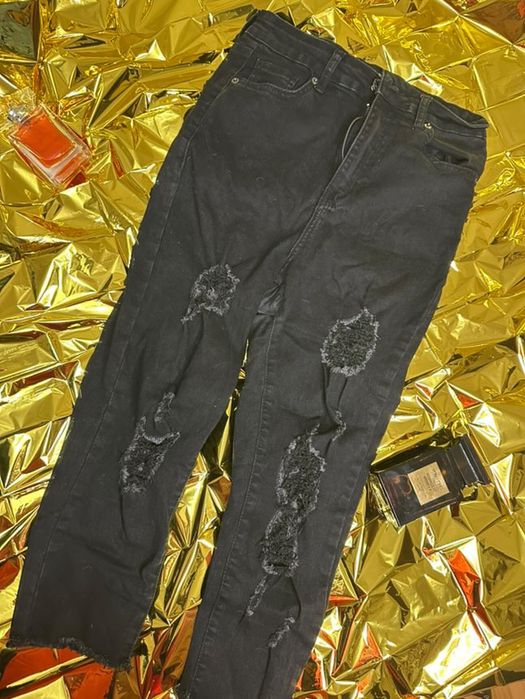 Джинси з розрізами