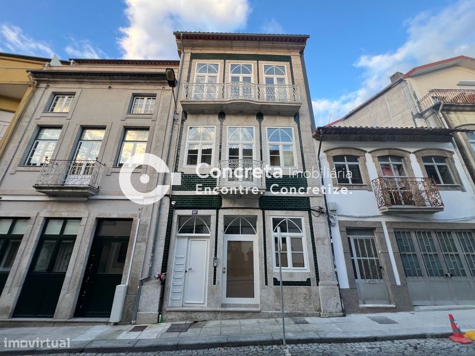 Apartamento T1+1 com logradouro no centro histórico de Braga