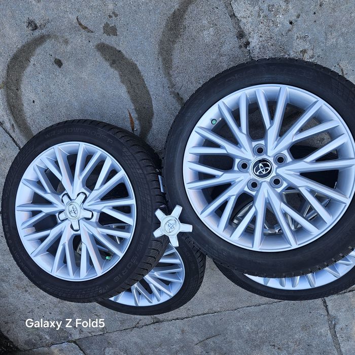 Koła zimowe 215/50/18 Toyota Yaris Cross 5x114,3 ET50 TPMS bieżnik 9mm