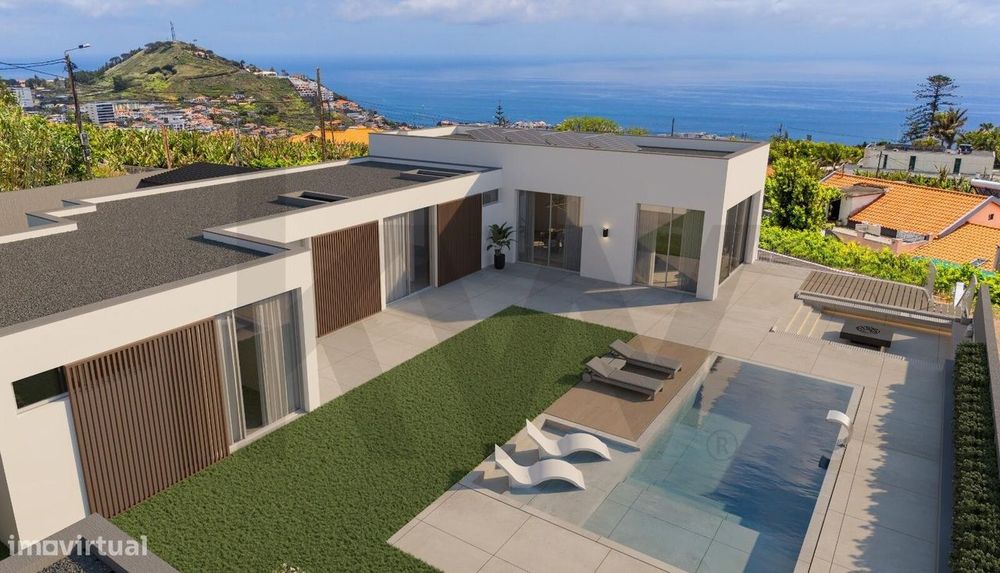 Moradia Pico do Funcho — Elegância Contemporânea com Vista Oceânica