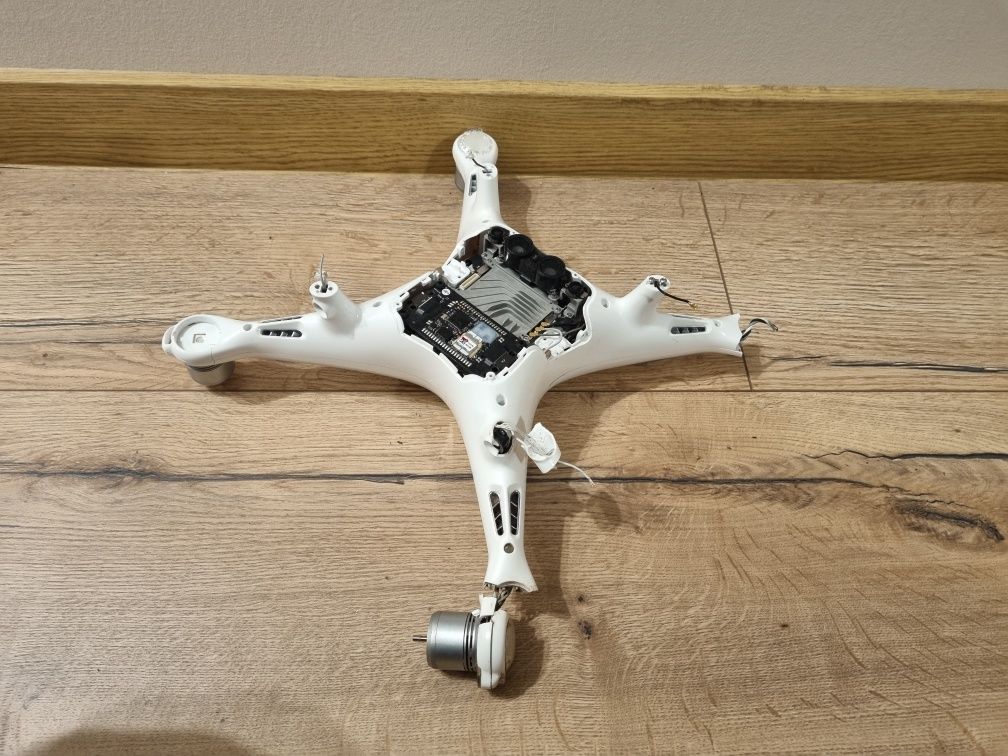 Dron Dji Phantom 4 Advanced uszkodzony