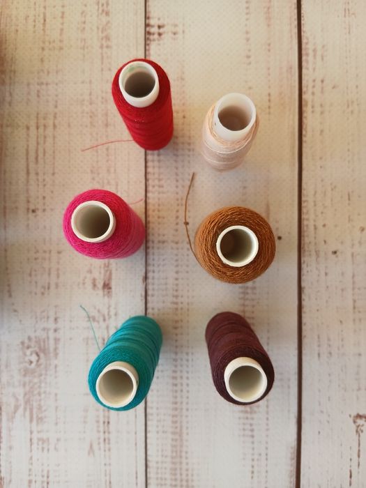 Нитки для шиття + голки ціна за все