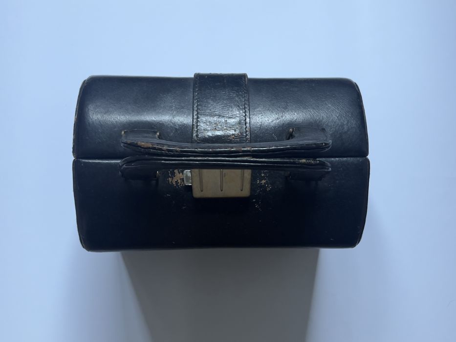 Zabytkowy kuferek skórzany