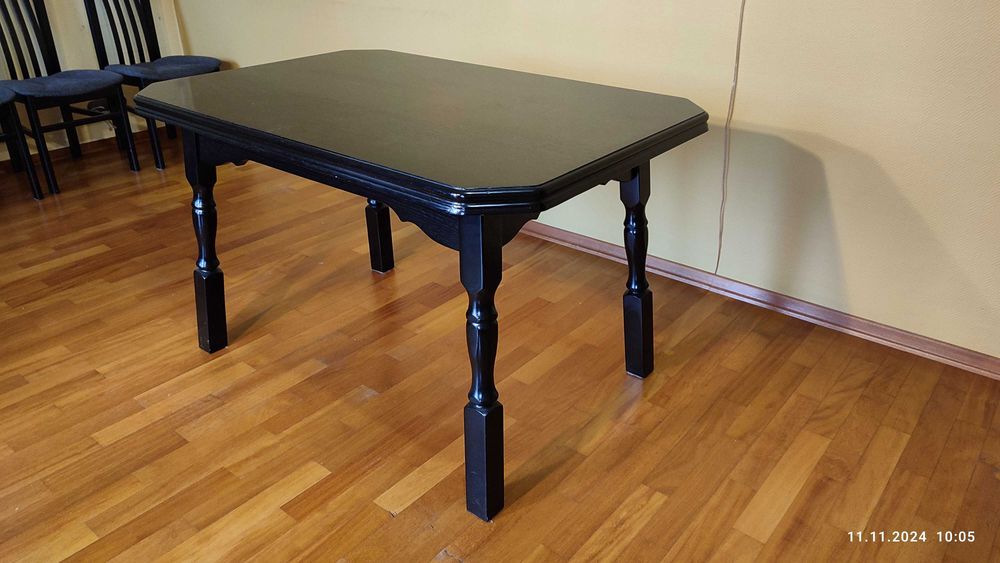 Stół drewniany, czarny, rozkładany