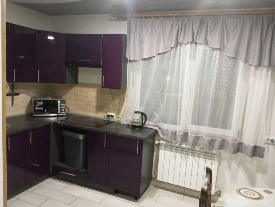 Котедж на. 5 спалень. Басейн. Чан. Тераса.  Вид на гори