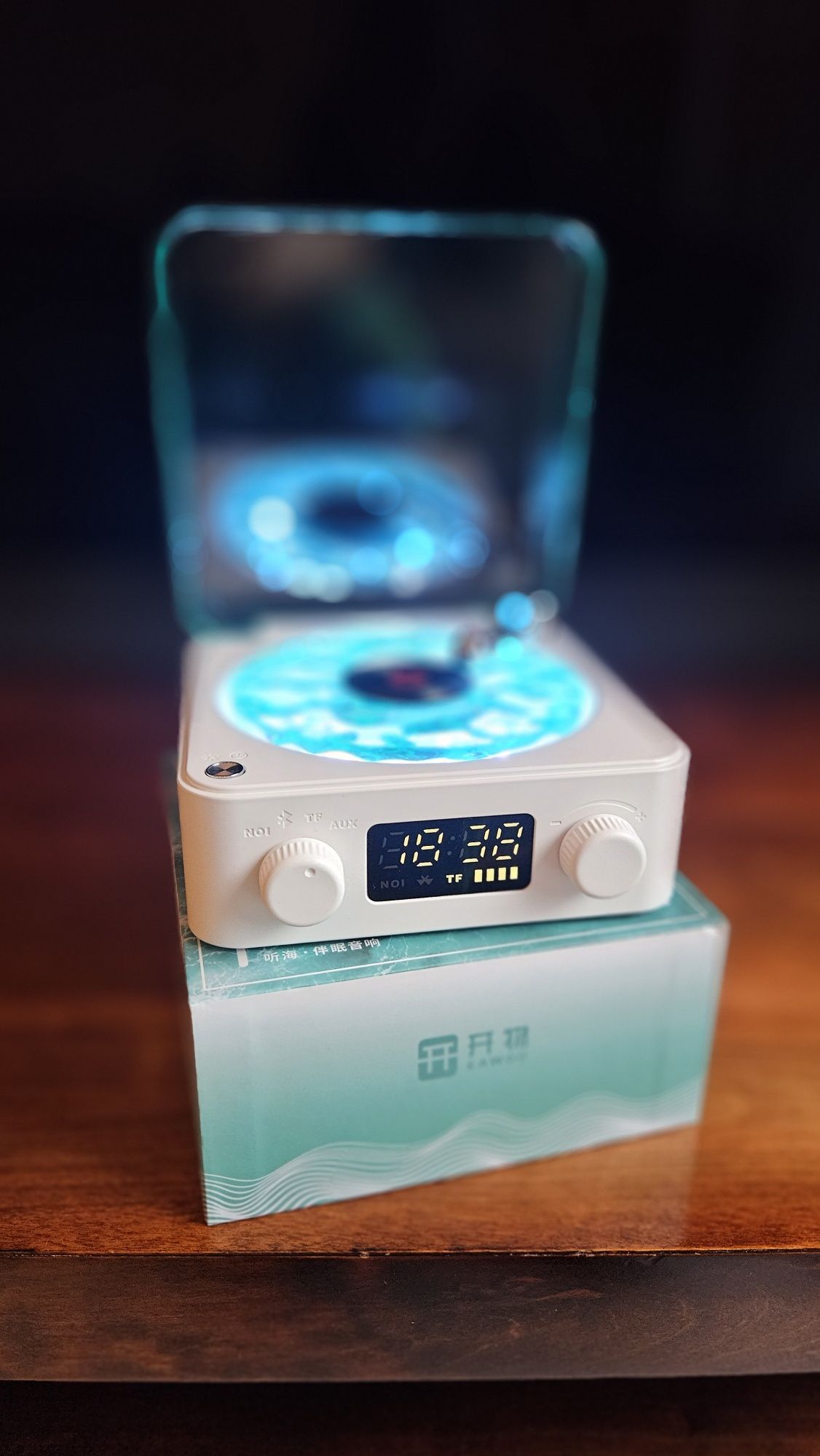 Głośnik bluetooth, biały szum, iluminacja.