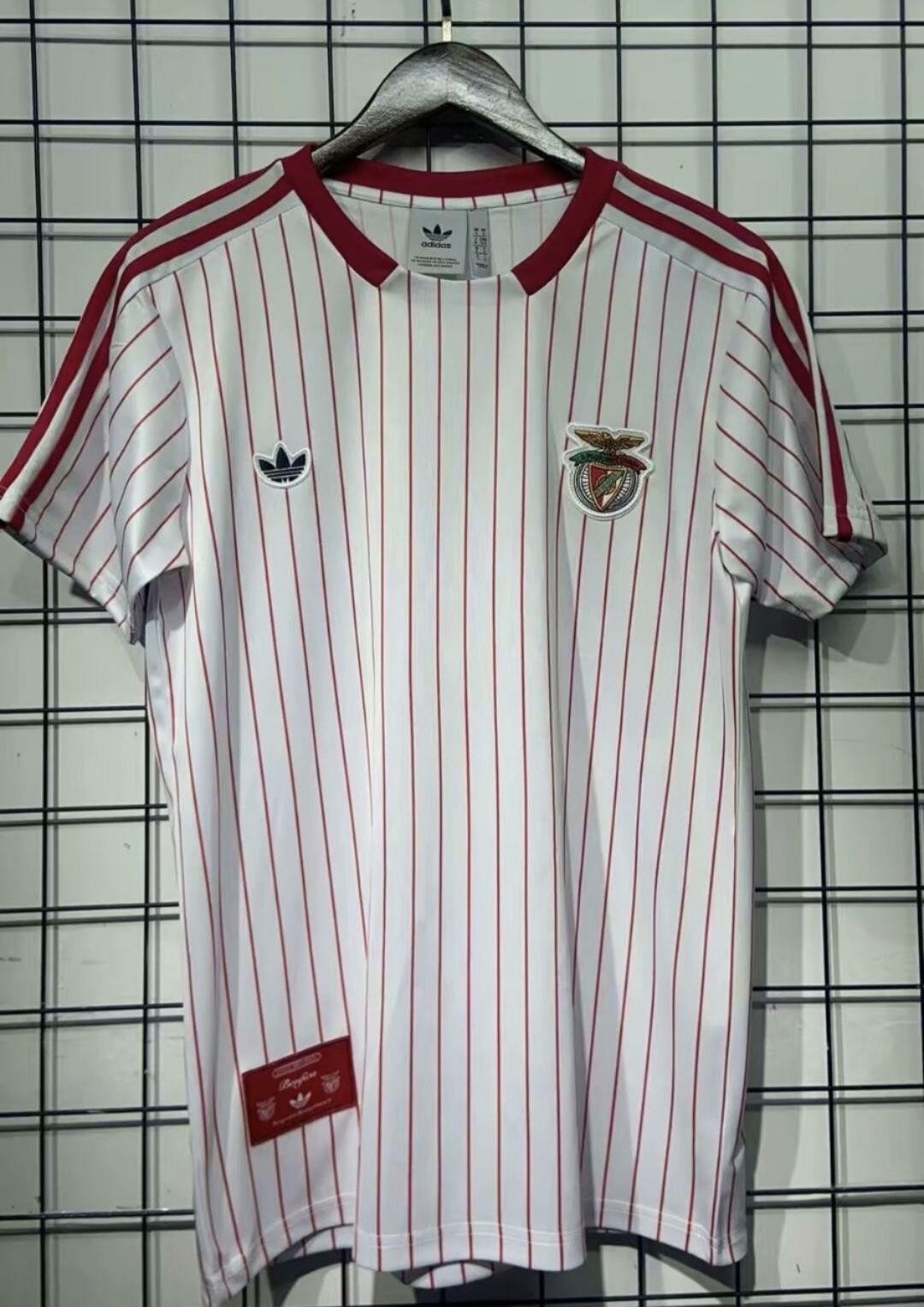 Camisolas de futebol e roupa de desporto 

Ver