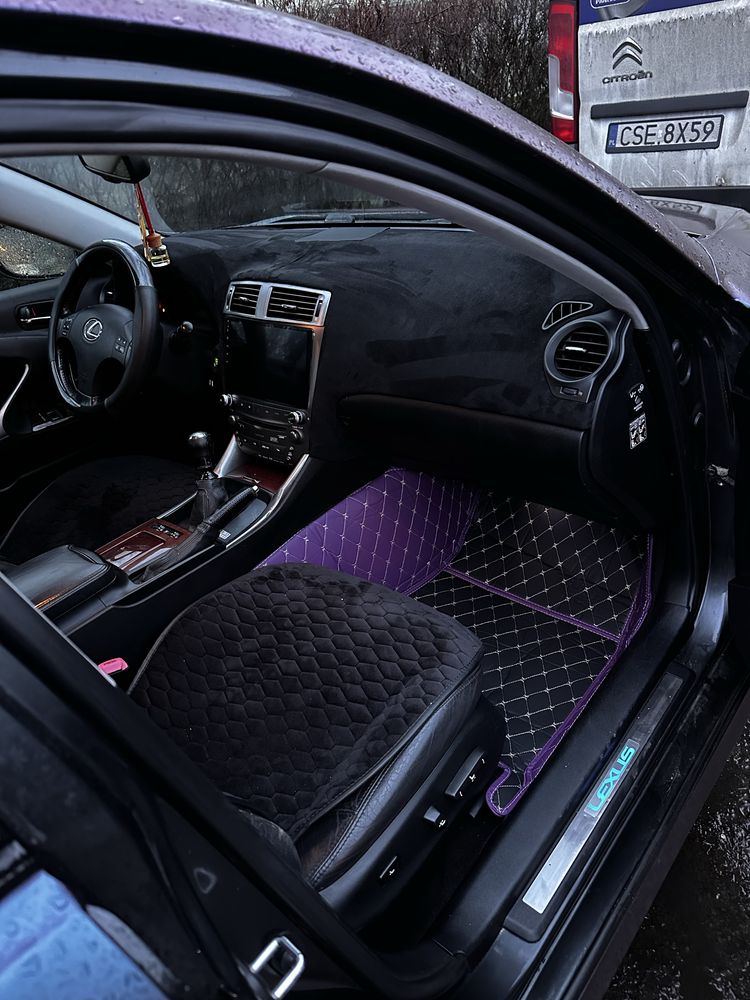 Lexus is 220d