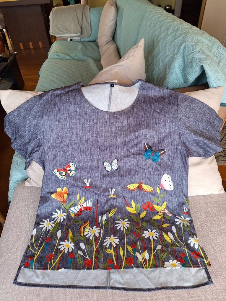 Blusa com borboletas.