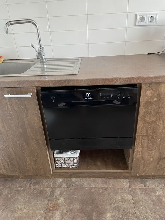 Посудомийна машина electrolux