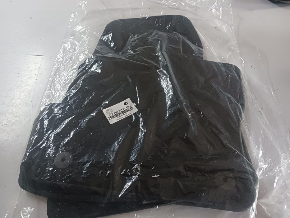 Oryginalne dywaniki welurowes Skoda Karoq