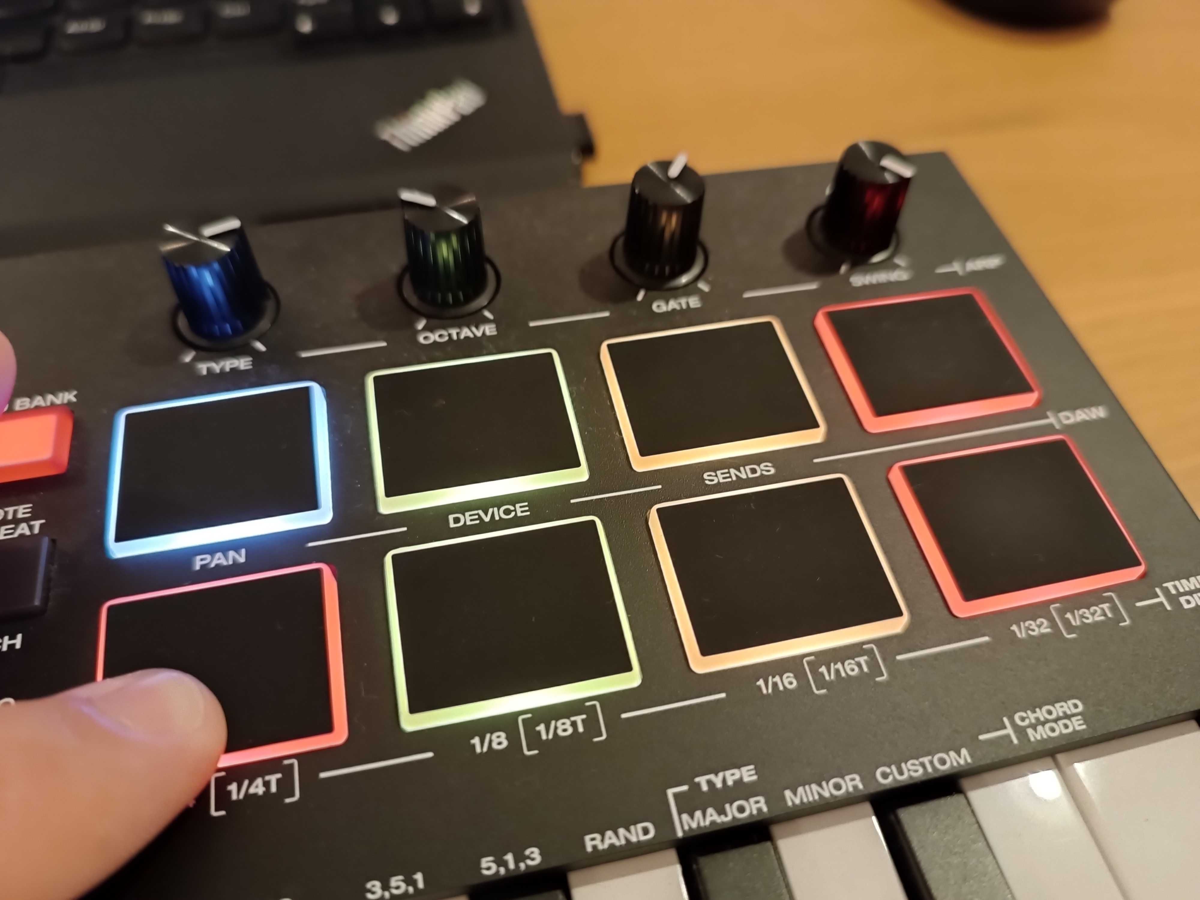 M-Audio Oxygen Pro Mini - controlador MIDI